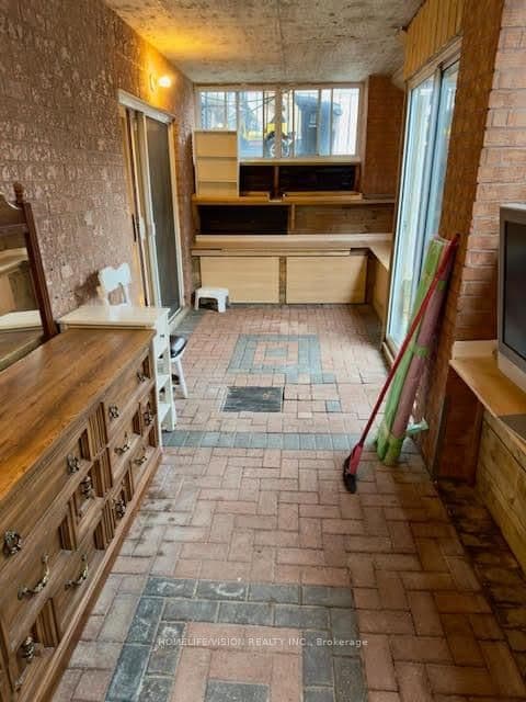 245 Floyd Avenue, Unit bsmt - Image 4