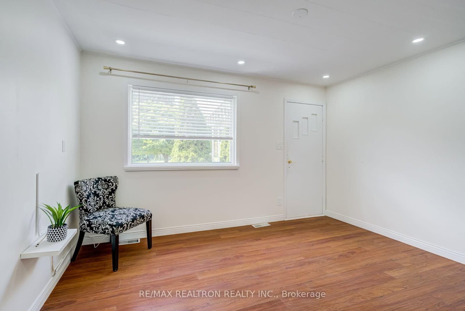 913 Pickering Beach Road - Image 5