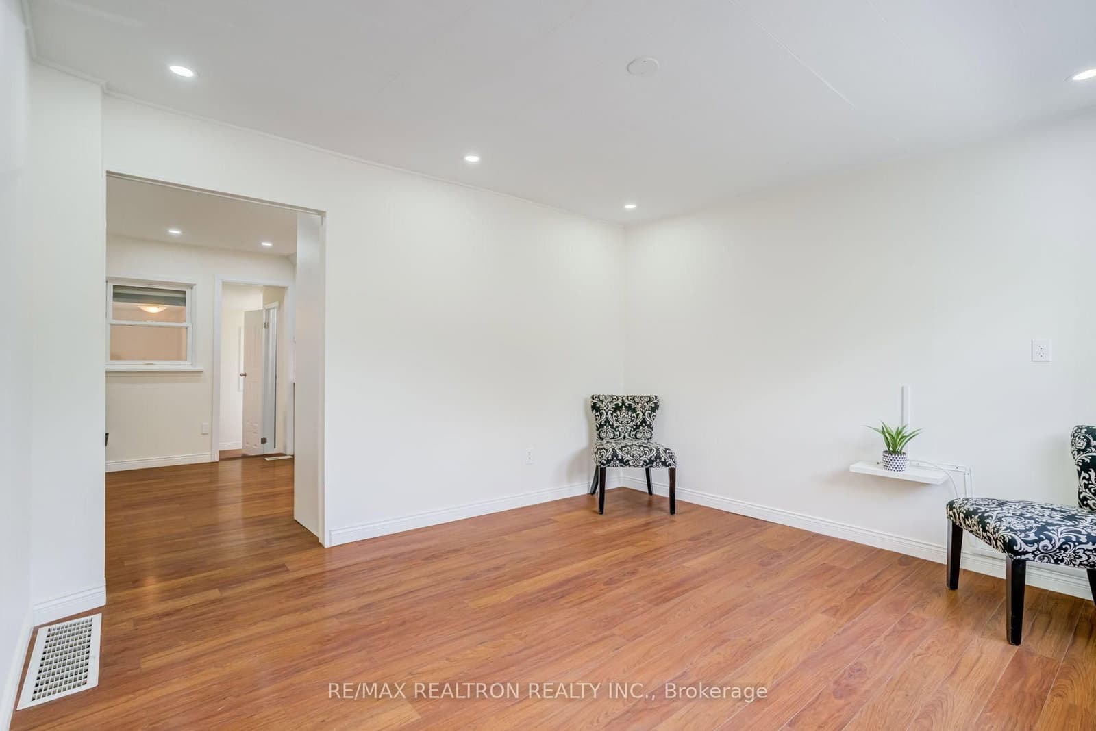 913 Pickering Beach Road - Image 6