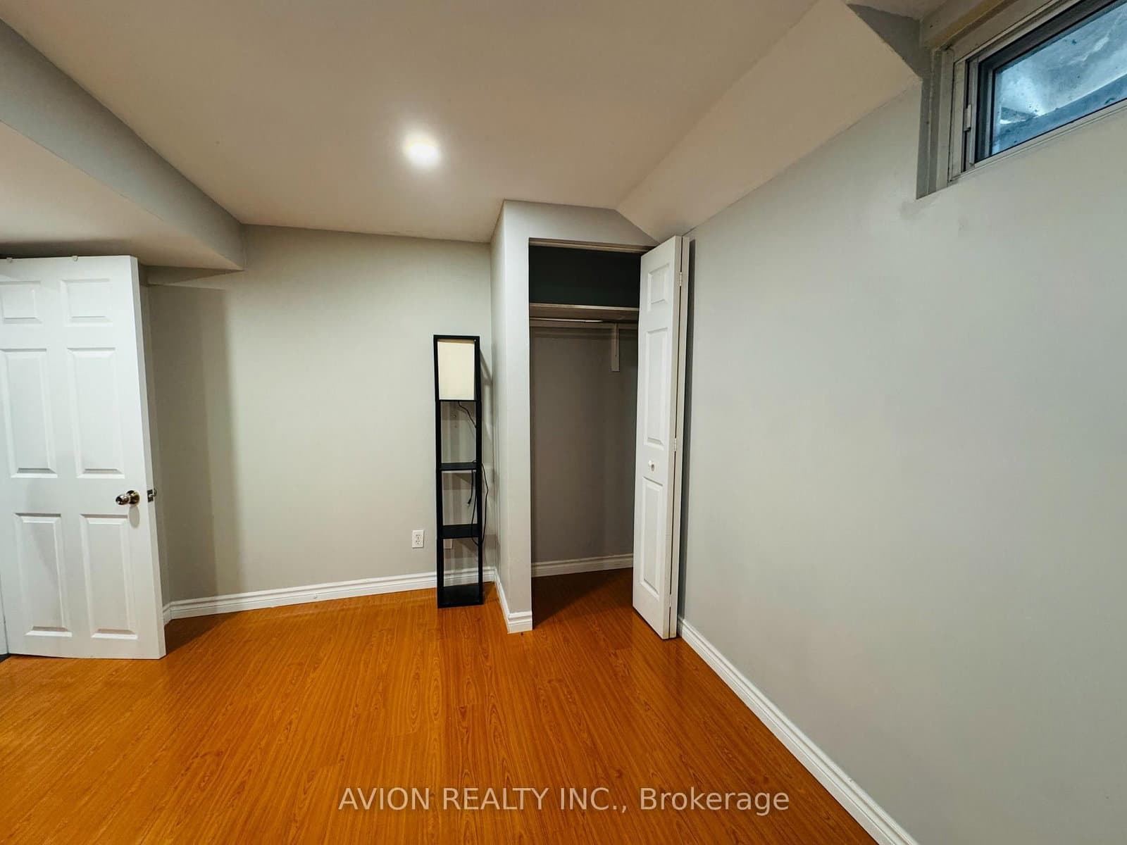 15 Saintsbury Square, Unit Basement - Image 2