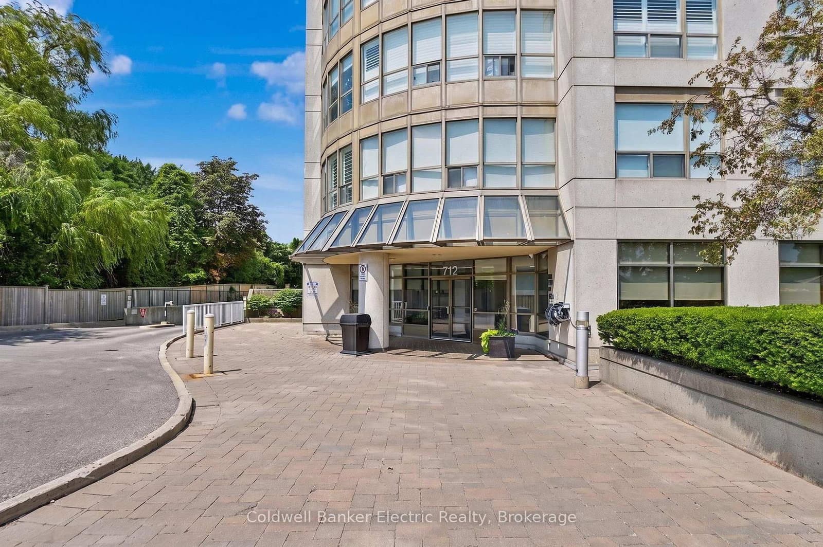 712 Rossland Road E, Unit 1011 - Image 2