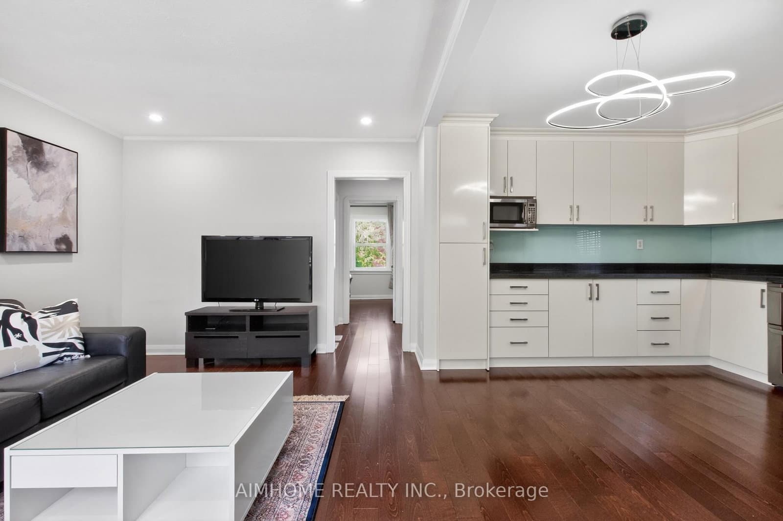 140 Meighen Avenue - Image 4