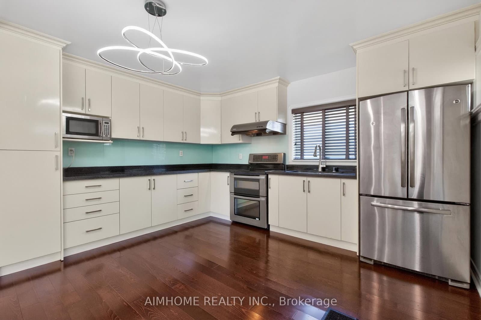 140 Meighen Avenue - Image 5