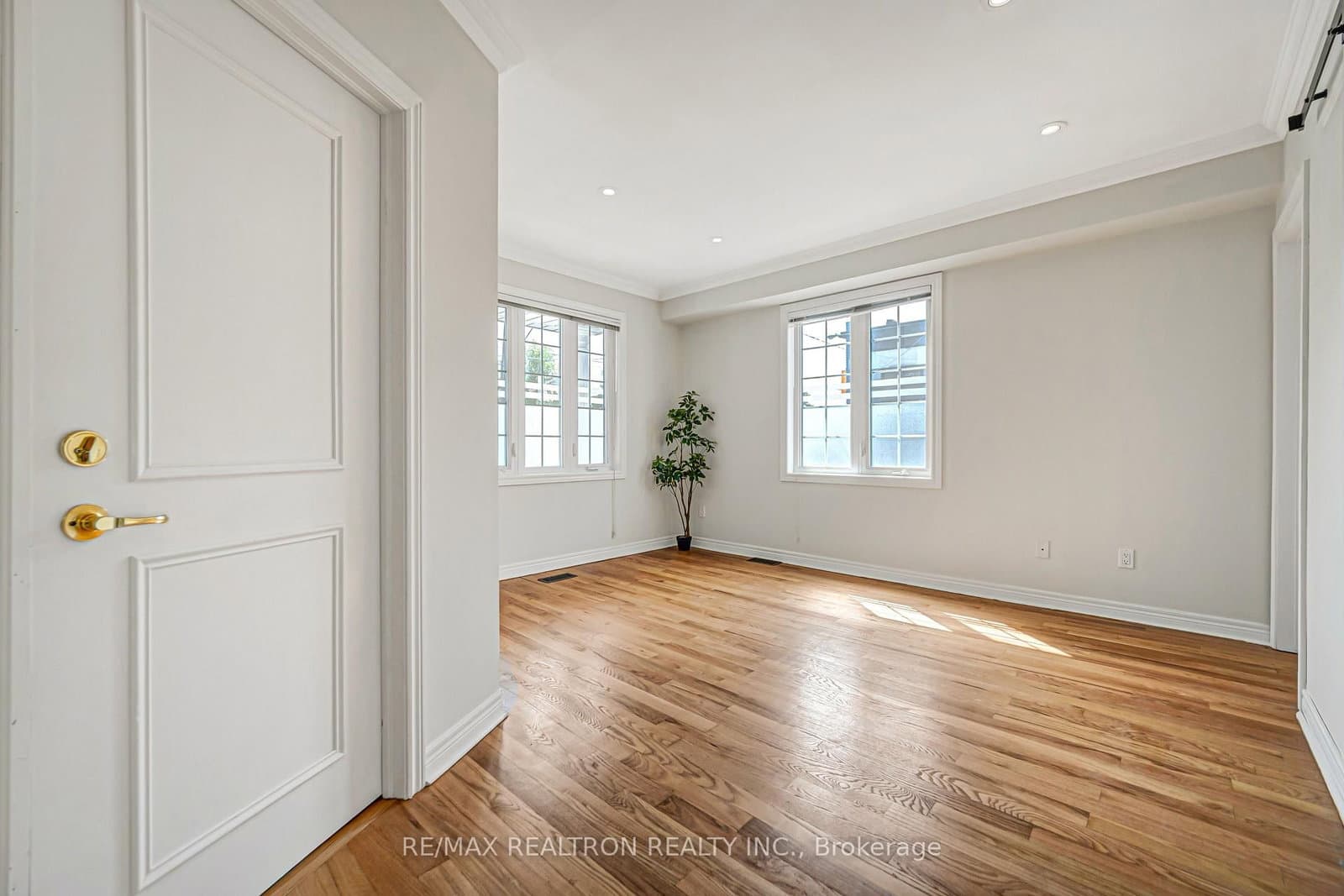 454 Donlands Avenue - Image 5