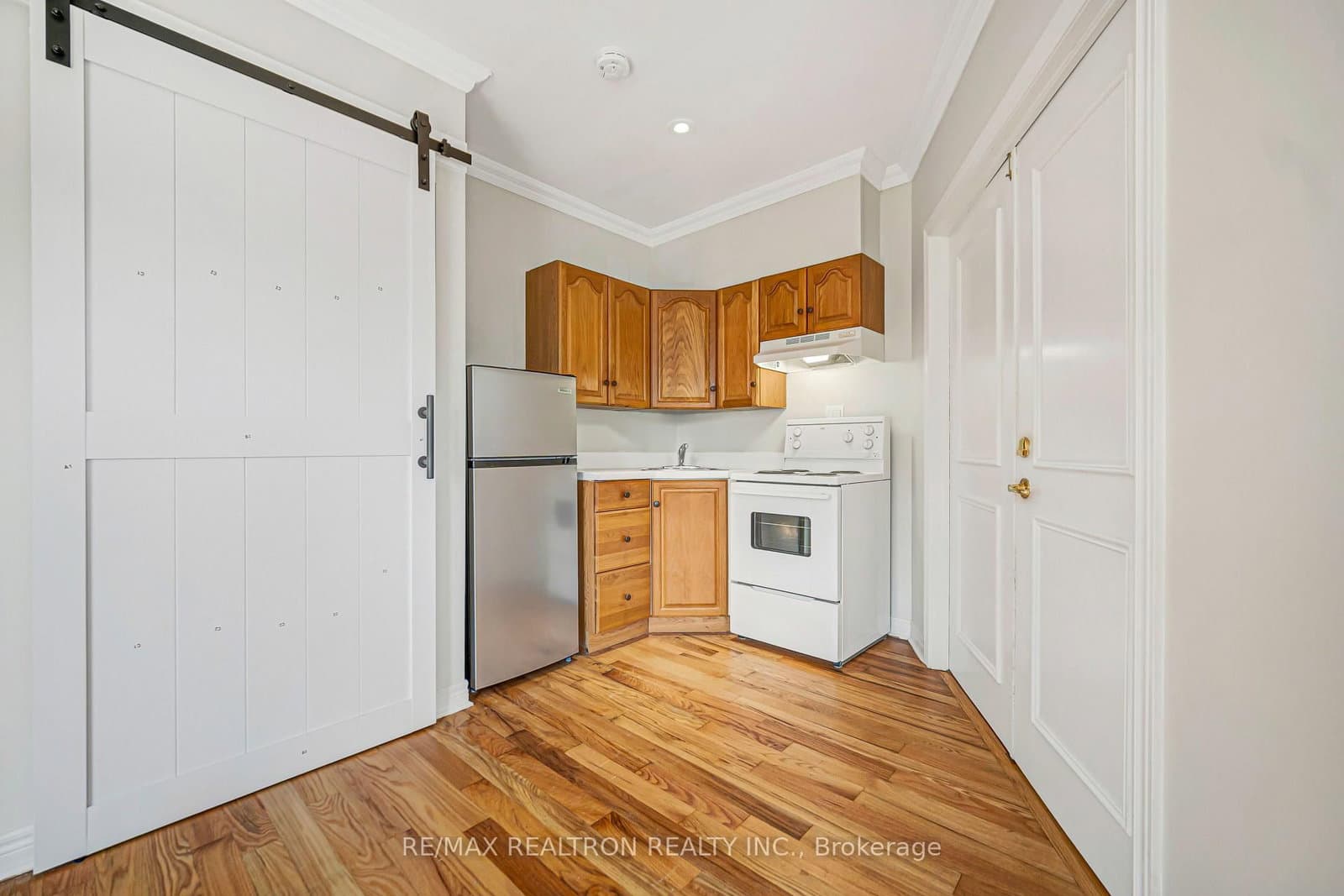 454 Donlands Avenue - Image 6