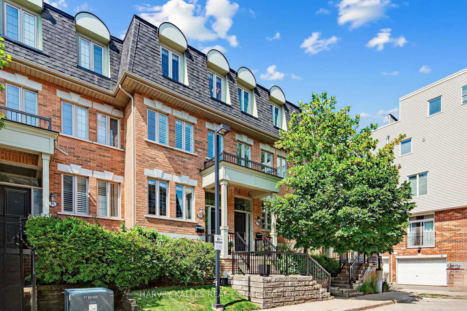 18 Sargent Lane - Image 1