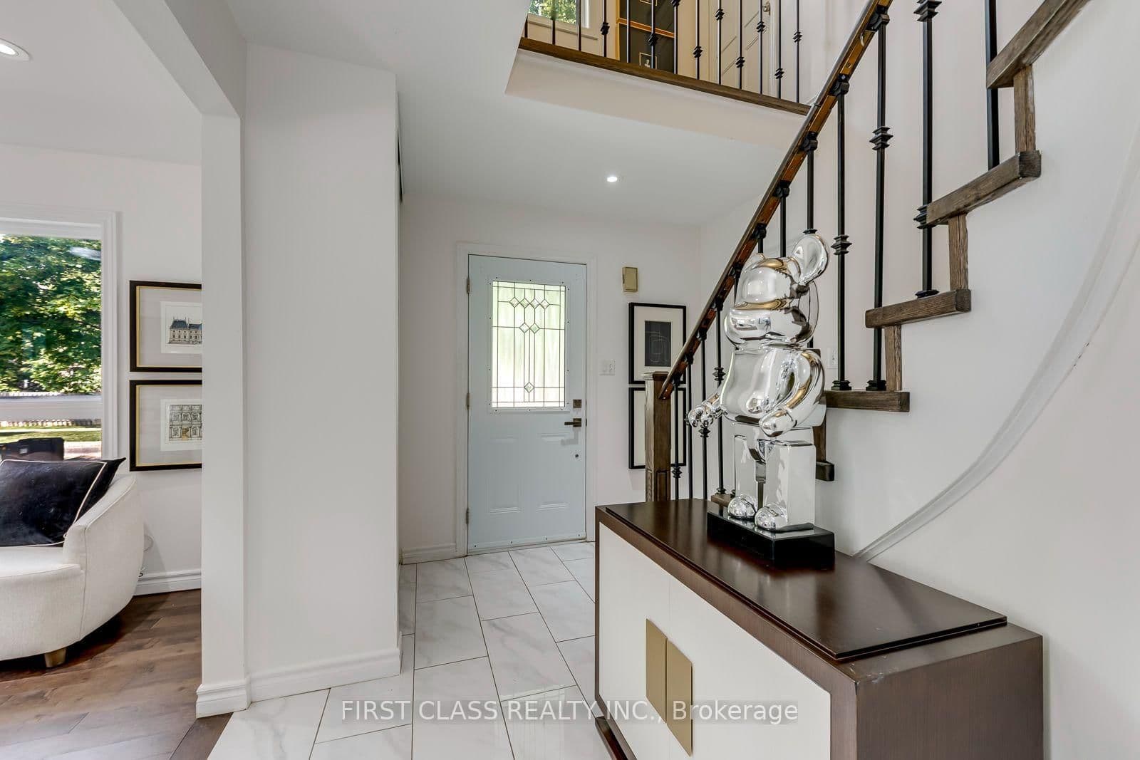 27 Alton Towers Circle - Image 3