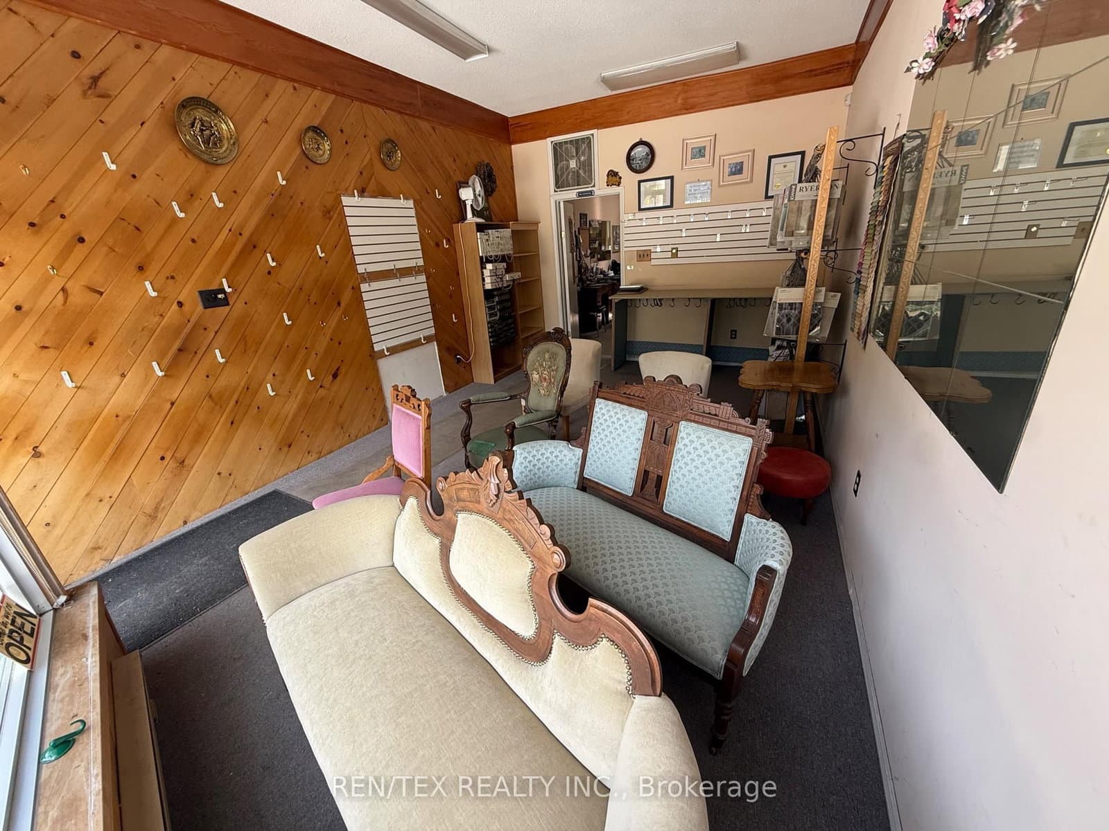 875 O'Connor Drive E - Image 3