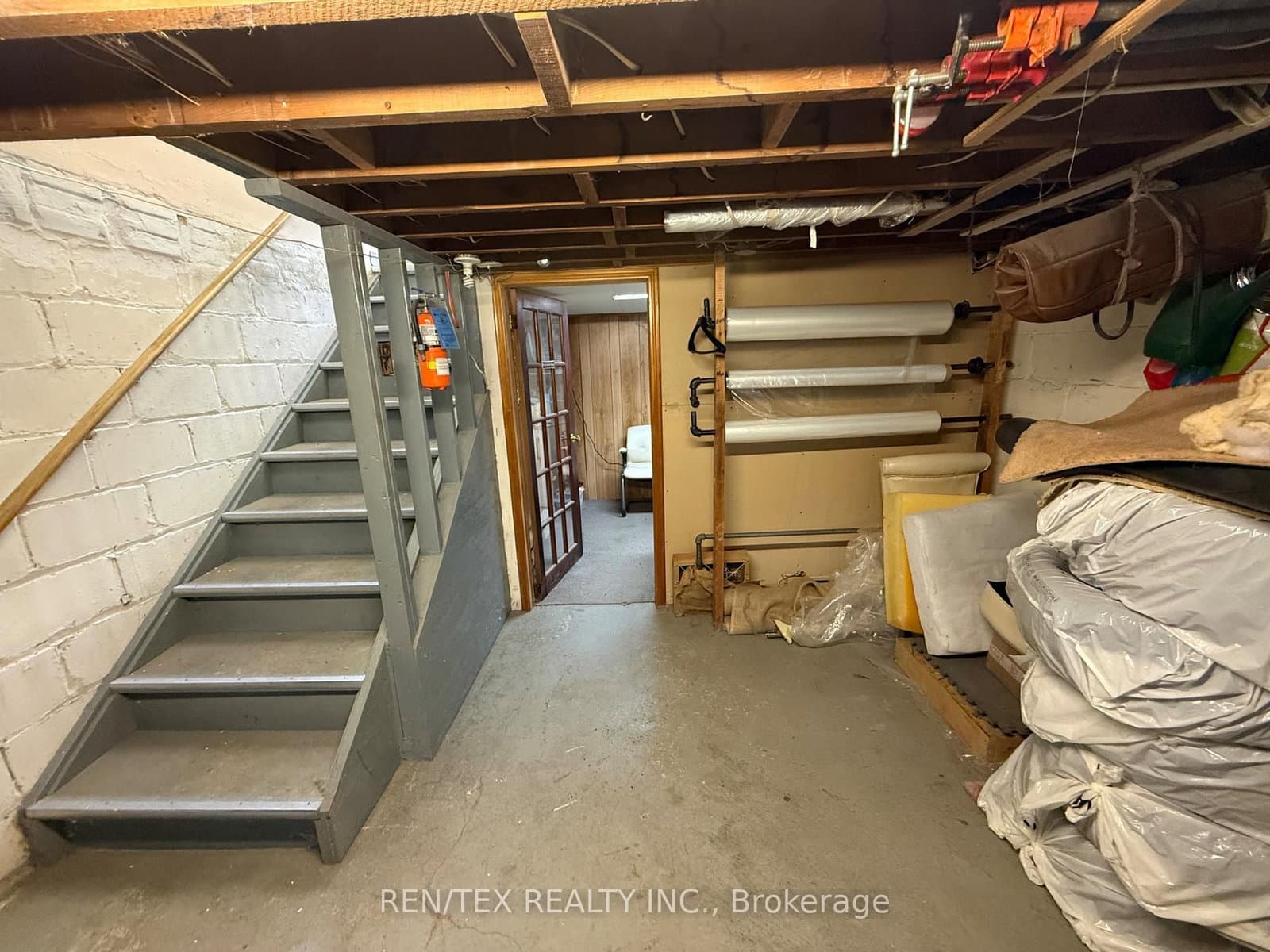 875 O'Connor Drive E - Image 4