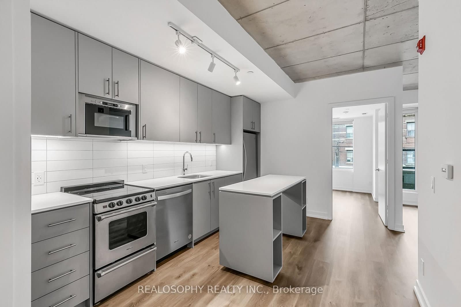 115 Larchmount Avenue, Unit 208 - Image 2