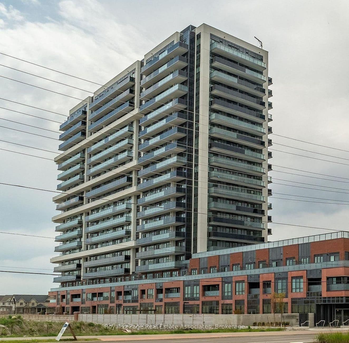 #925 - 2545 Simcoe Street N