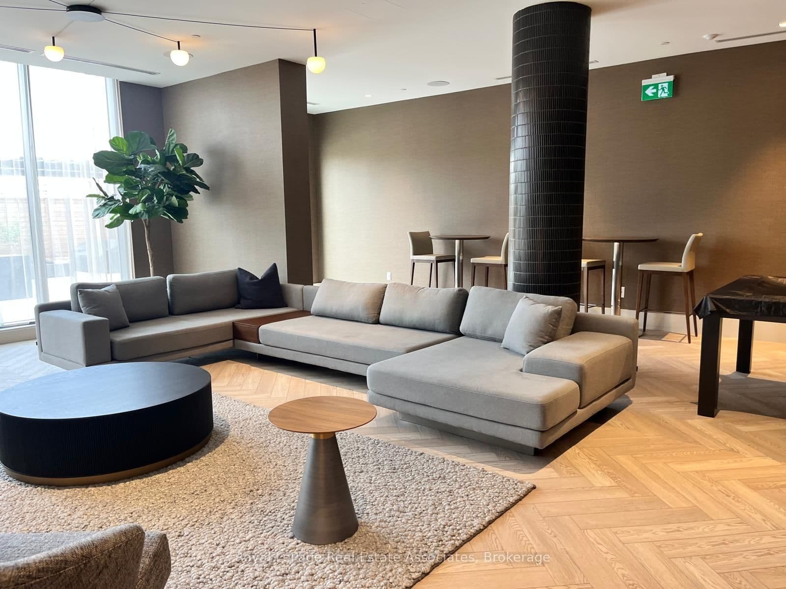 2545 Simcoe Street N, Unit 925 - Image 6