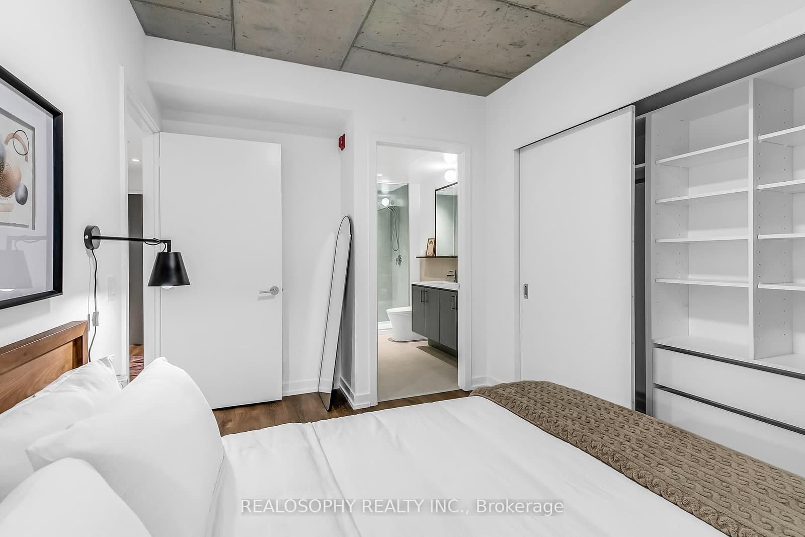 115 Larchmount Avenue, Unit 410 - Image 4