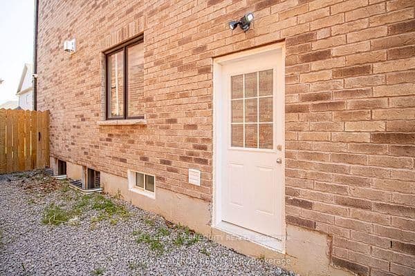 32 Crombie Street, Unit BSMT - Image 2