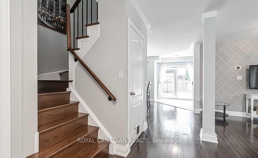 87 John Walter Crescent - Image 3