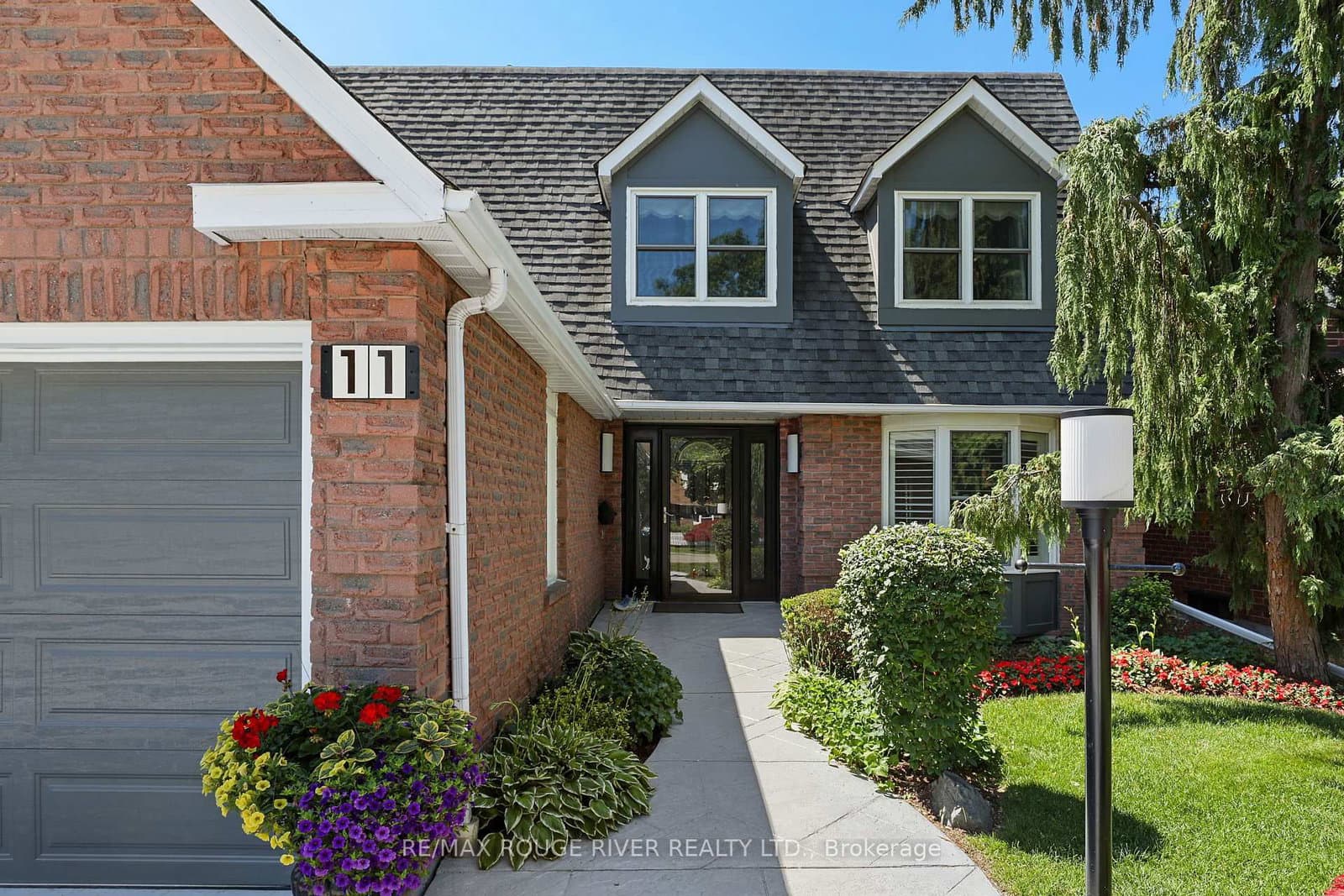 11 Canmore Boulevard - Image 2
