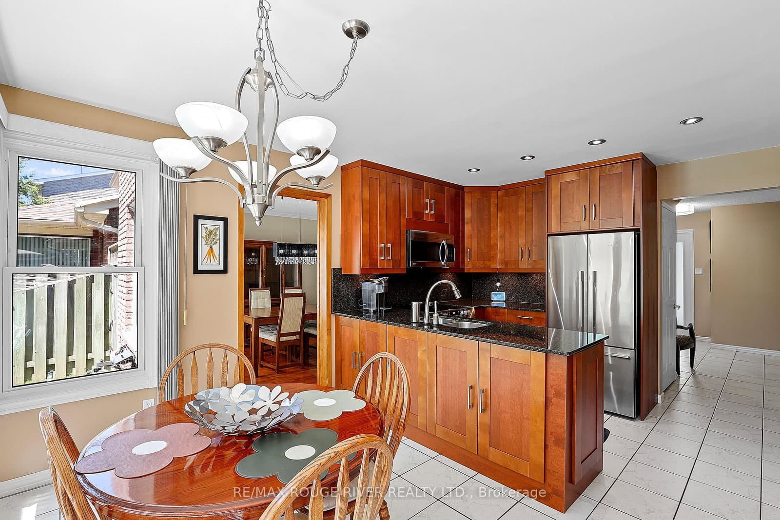 11 Canmore Boulevard - Image 5