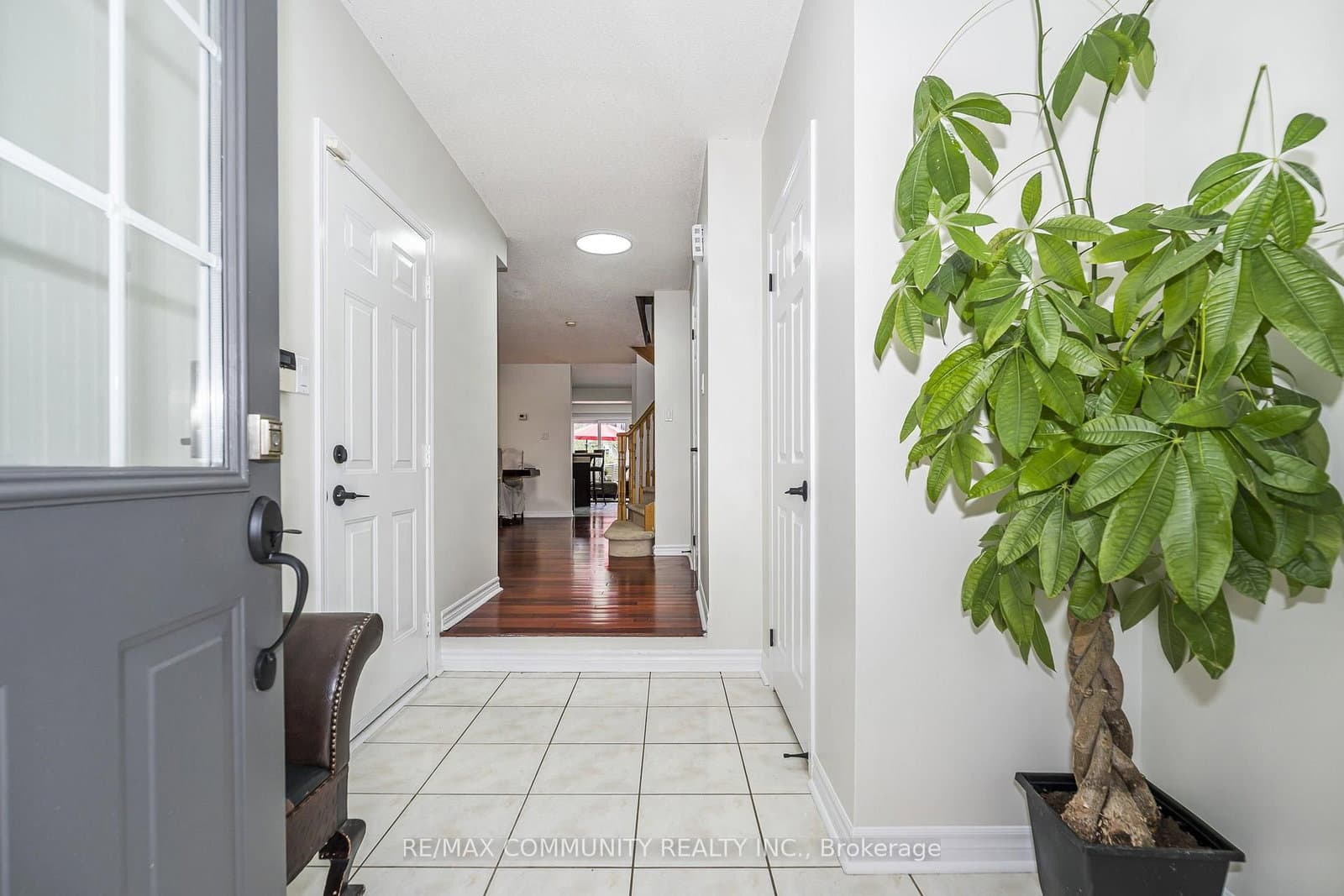 1597 Avonmore Square - Image 3