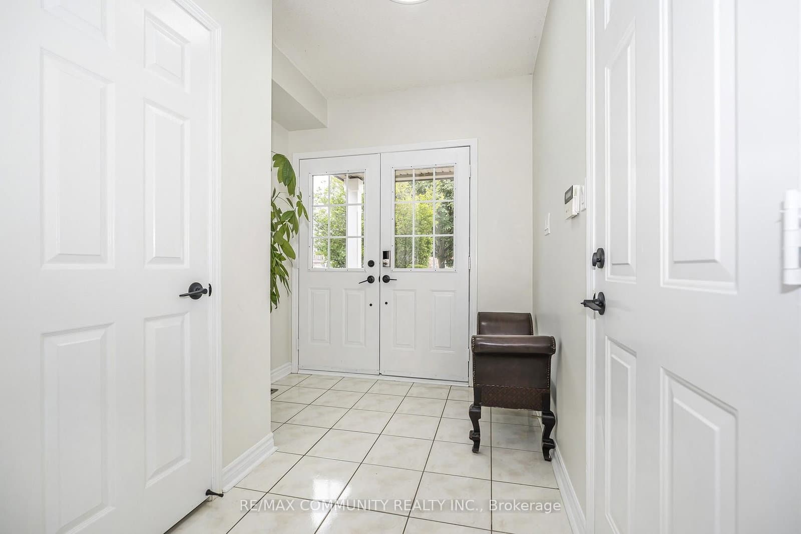 1597 Avonmore Square - Image 4