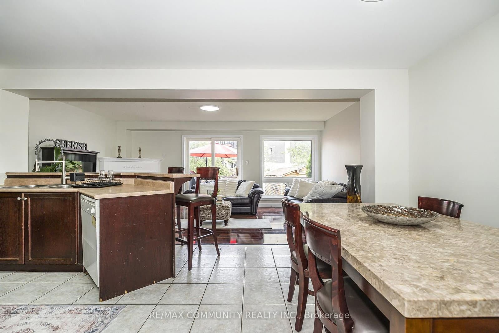 1597 Avonmore Square - Image 6