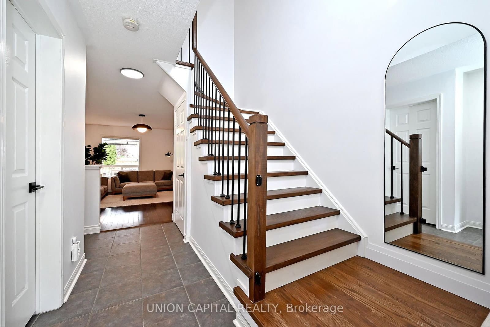 32 Regatta Crescent - Image 6