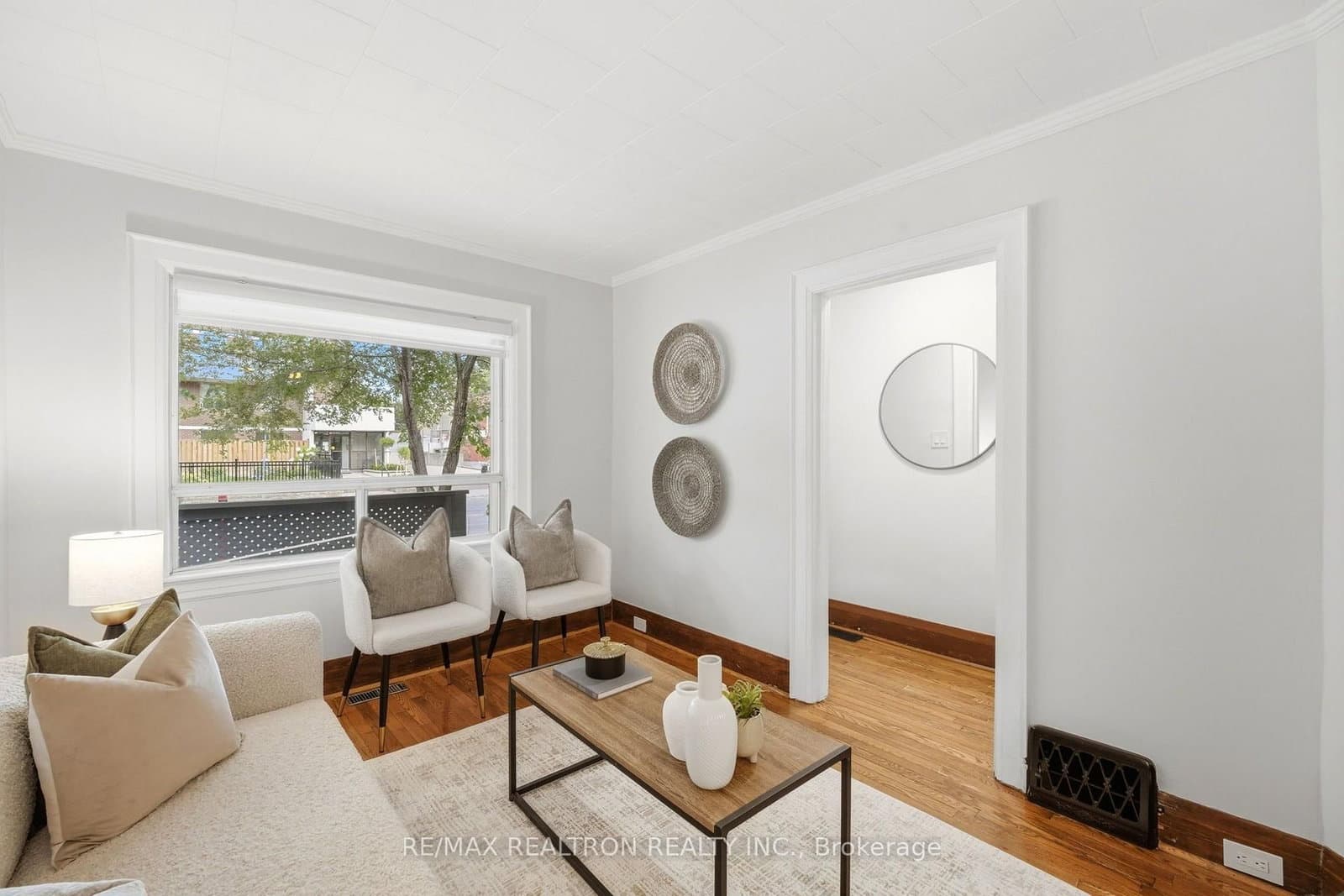 1056 Woodbine Avenue W - Image 4