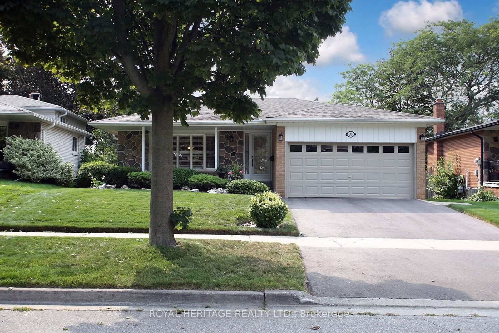 35 Langevin Crescent - Image 3