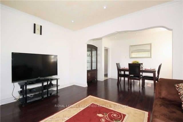 109 Hiscock Boulevard, Unit Upper Level - Image 2