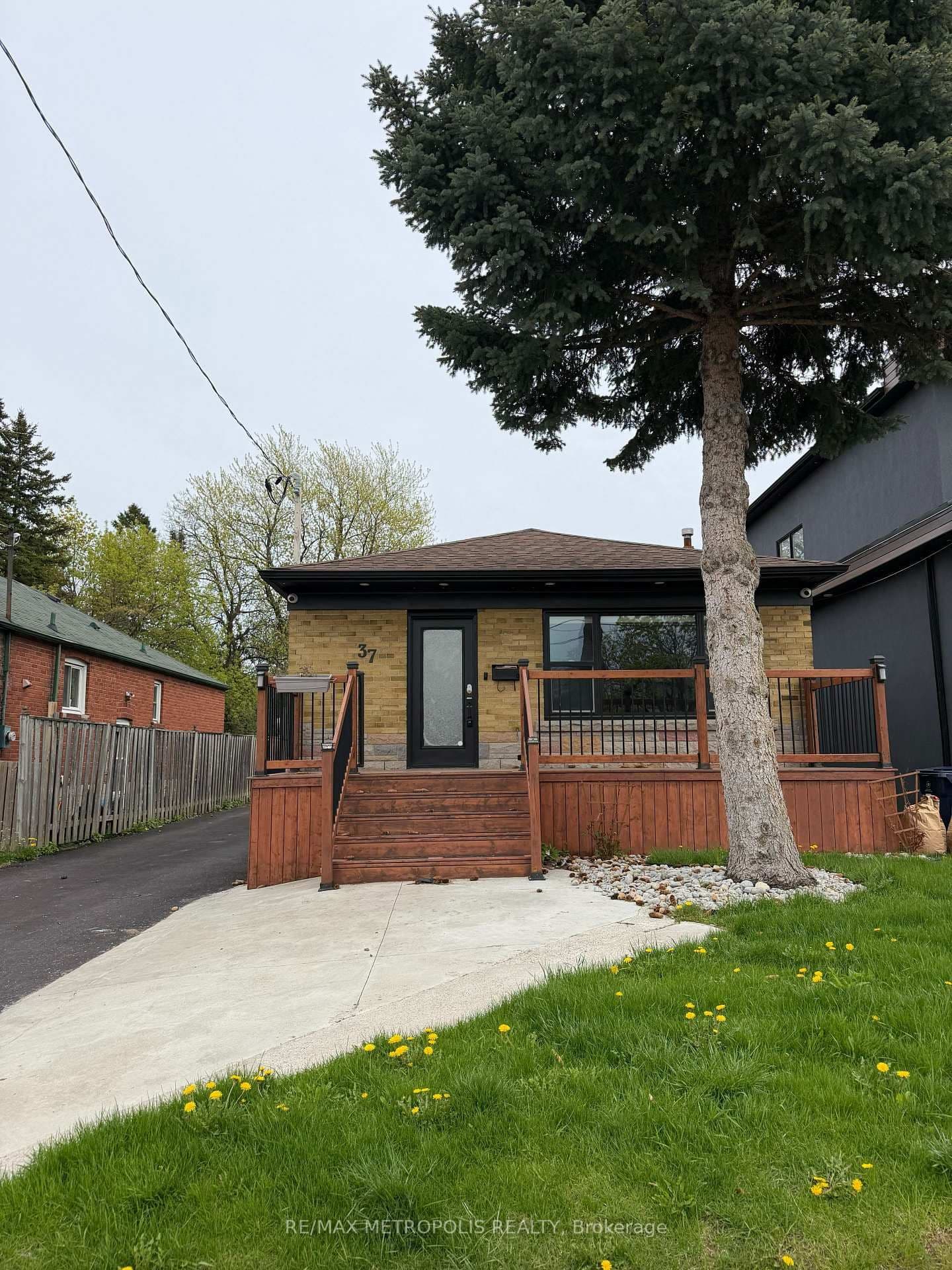 37 Lynvalley Crescent - Image 1