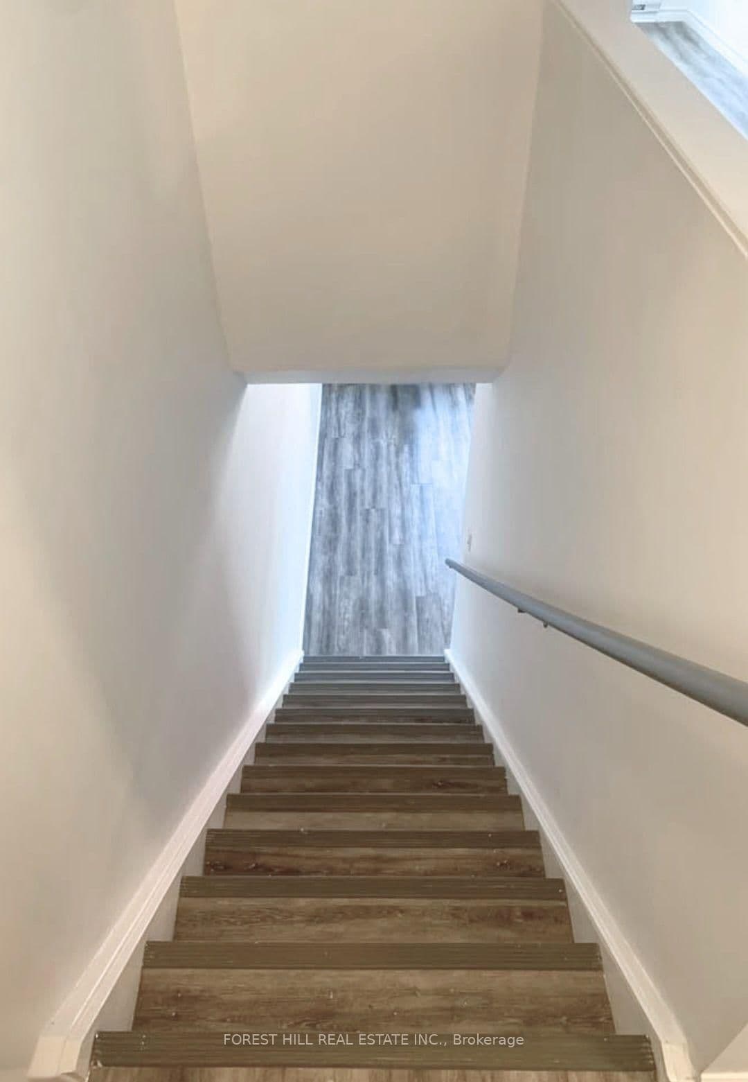 422 Danforth Avenue, Unit B - Image 5