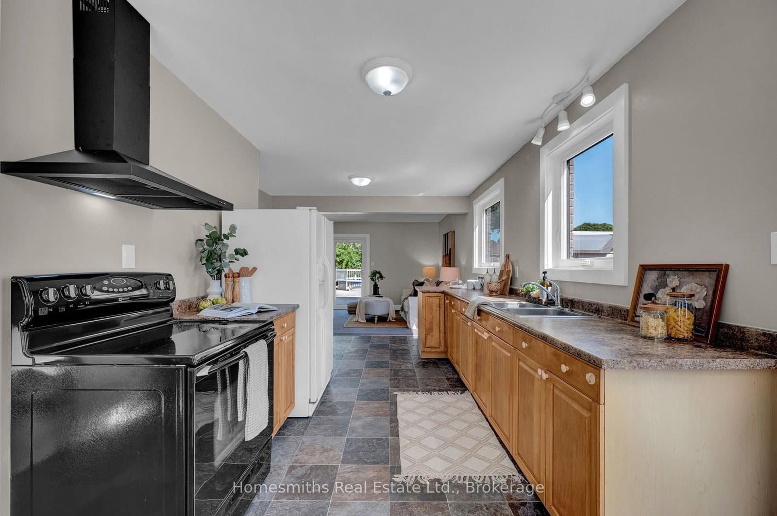 44 Loscombe Drive - Image 4