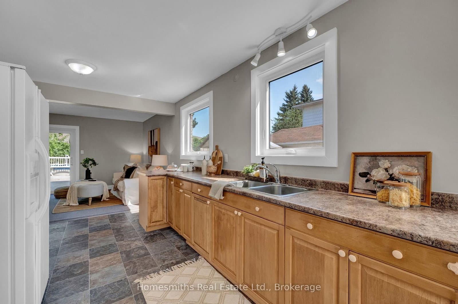 44 Loscombe Drive - Image 5