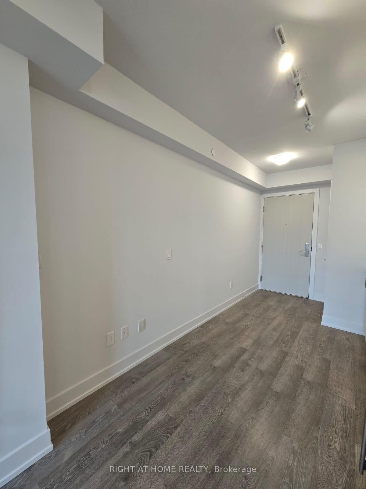 2550 Simcoe Street N, Unit Unit306 - Image 4