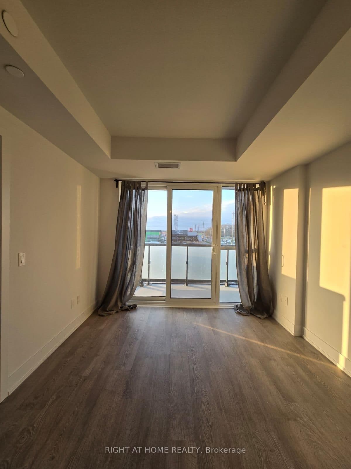 2550 Simcoe Street N, Unit Unit306 - Image 5