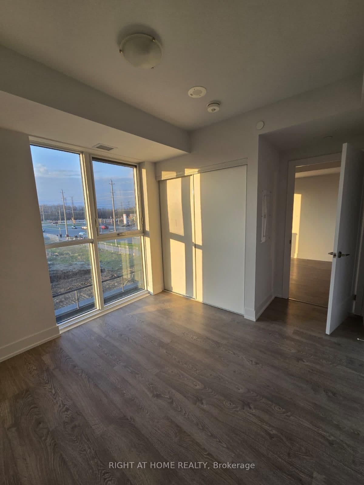 2550 Simcoe Street N, Unit Unit306 - Image 6