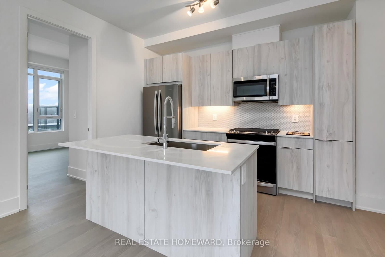 495 Logan Avenue, Unit 601 - Image 4
