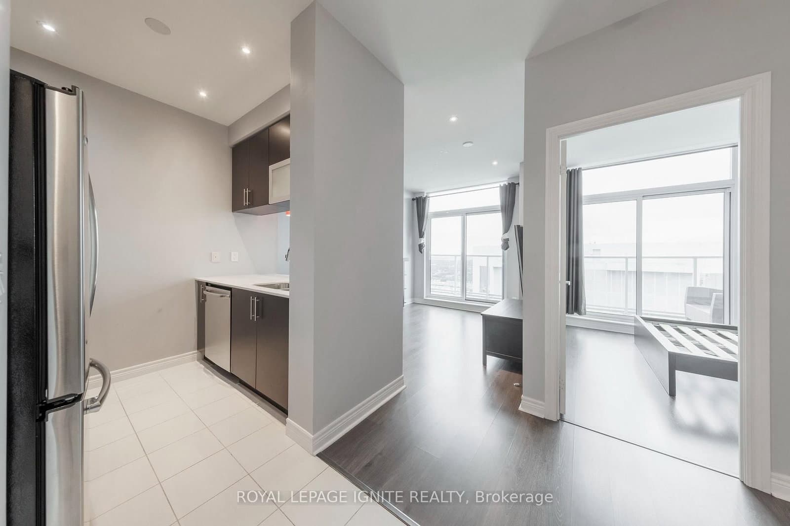 50 Town Centre Court, Unit PH04 - Image 4