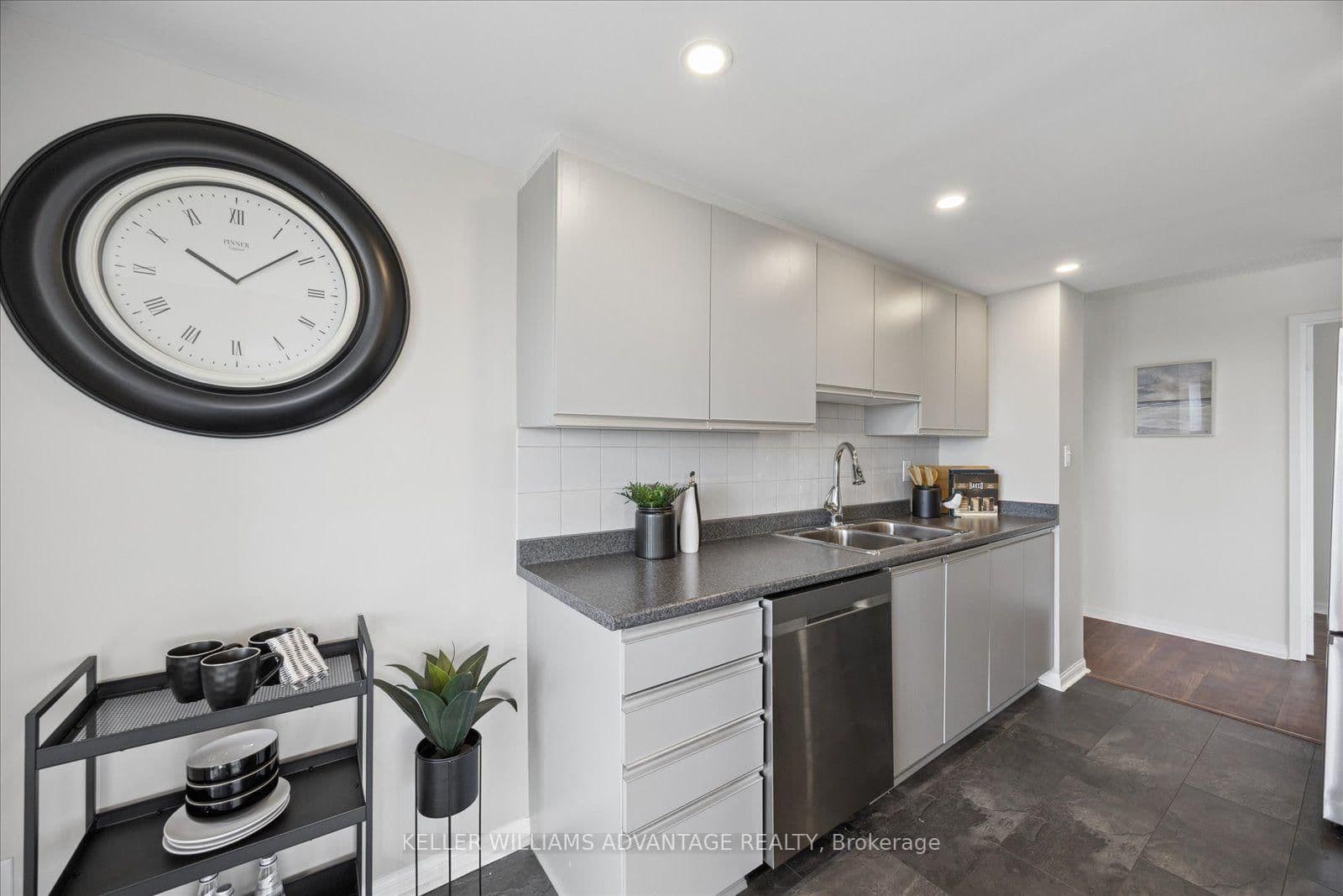 712 Rossland Road E, Unit 903 - Image 5