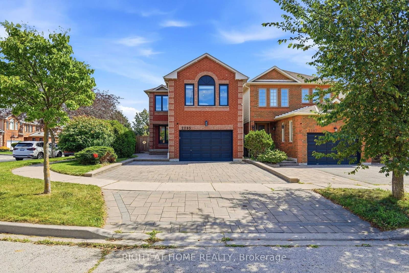 2295 WILDWOOD Crescent - Image 1