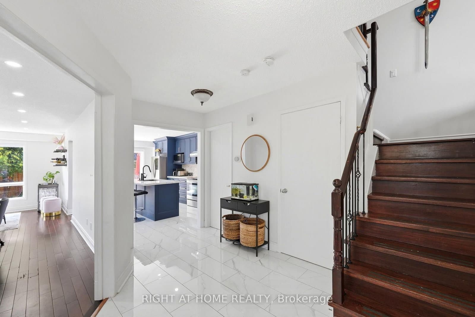 2295 WILDWOOD Crescent - Image 2