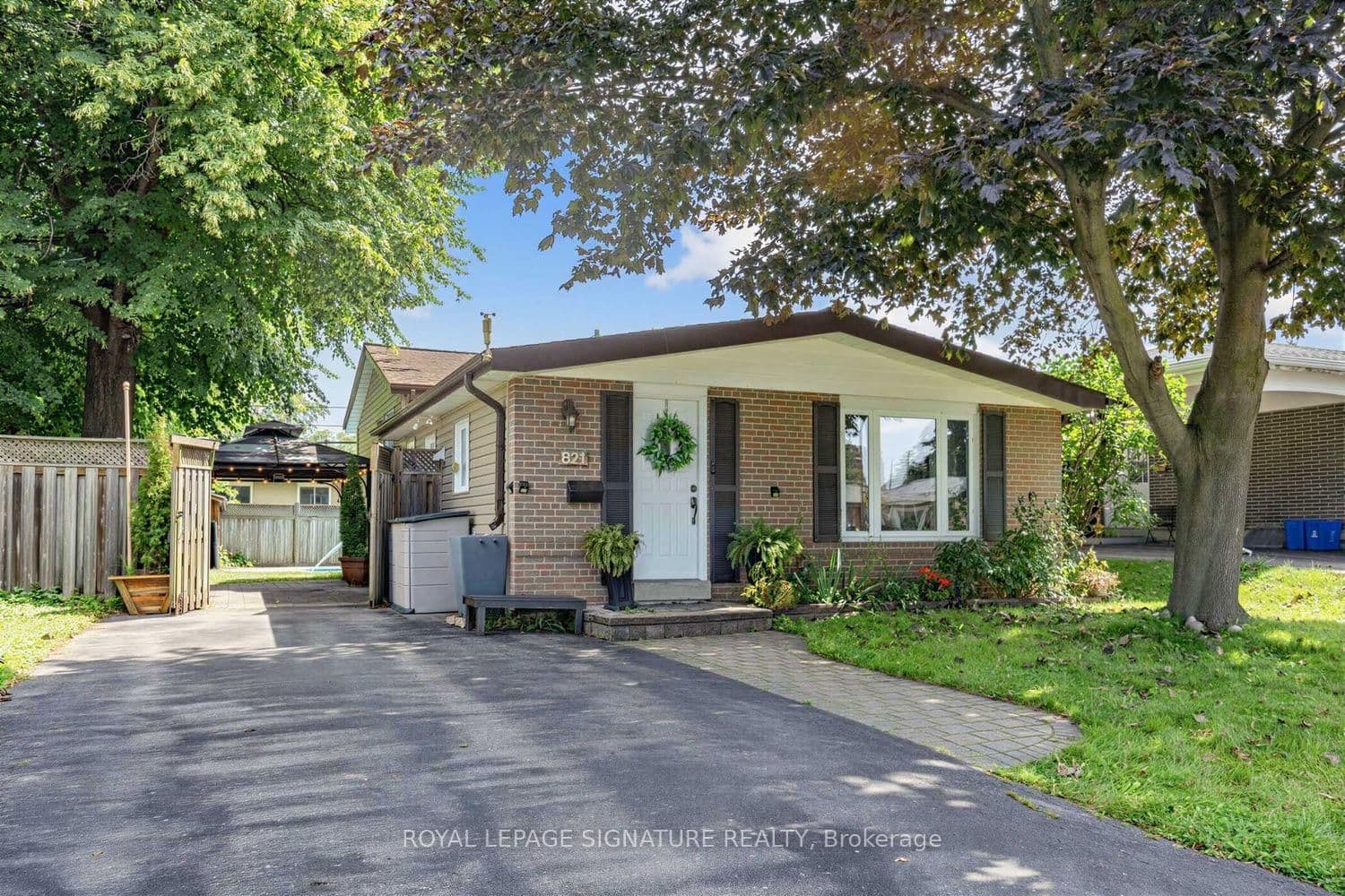 821 Krosno Boulevard - Image 1