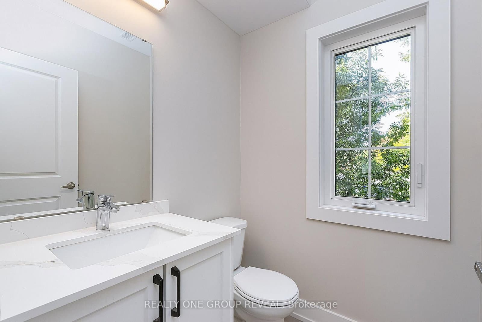 24 Queen Street, Unit 3 - Image 3