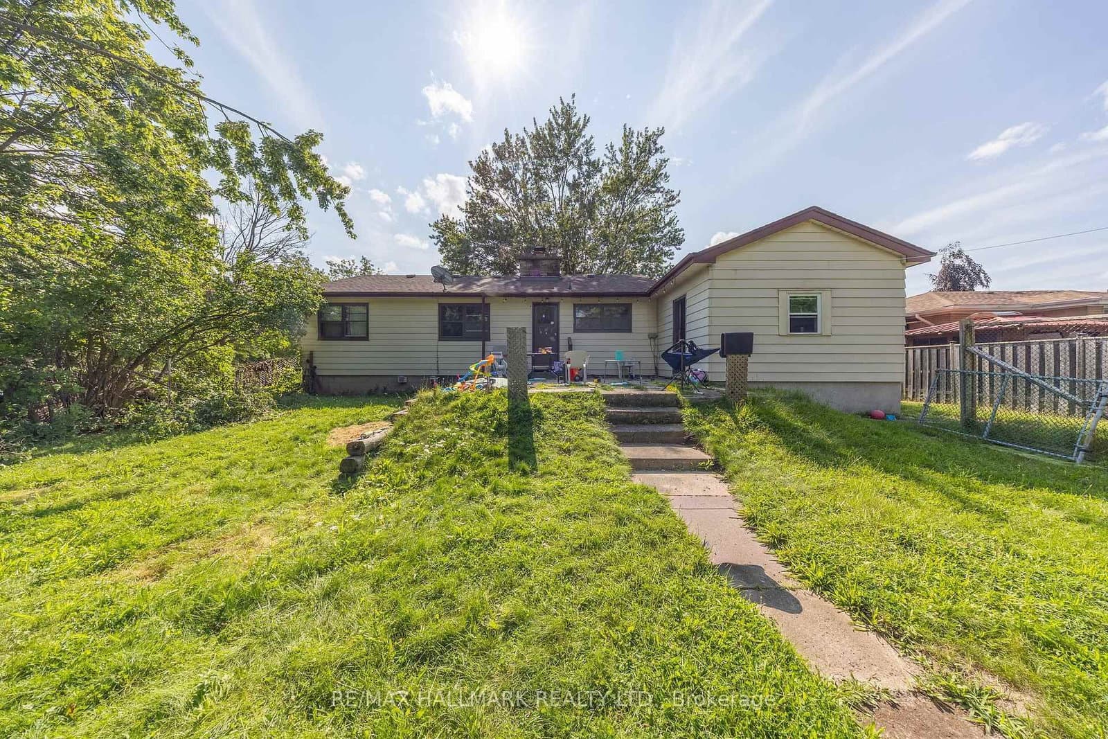 1911 Glenview Road - Image 2