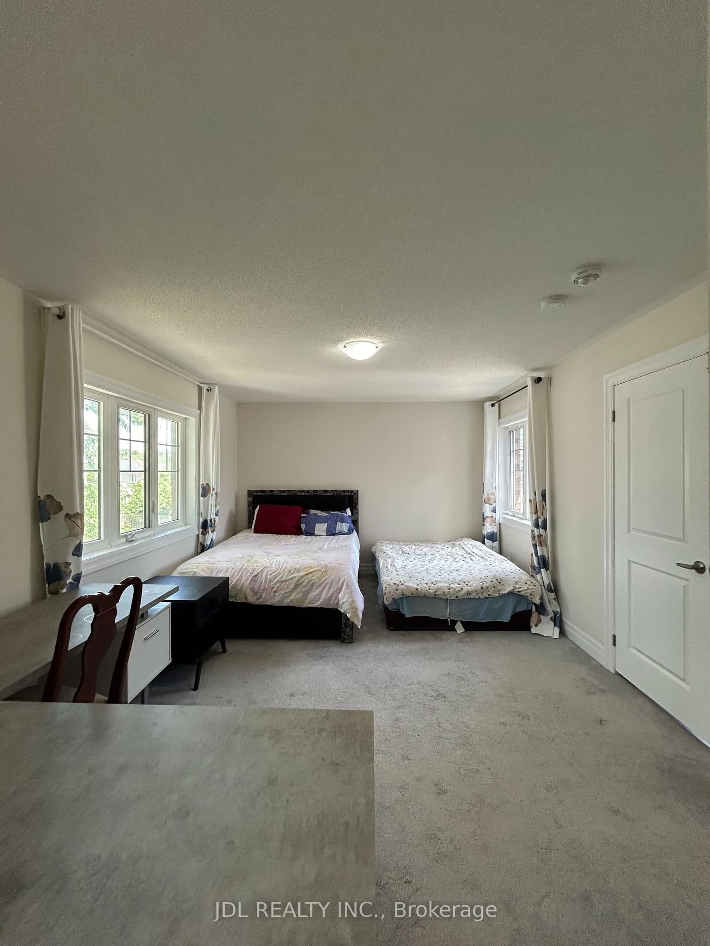 15 Wildflower Way, Unit Master Bedrooom 2nd Floor - Image 5