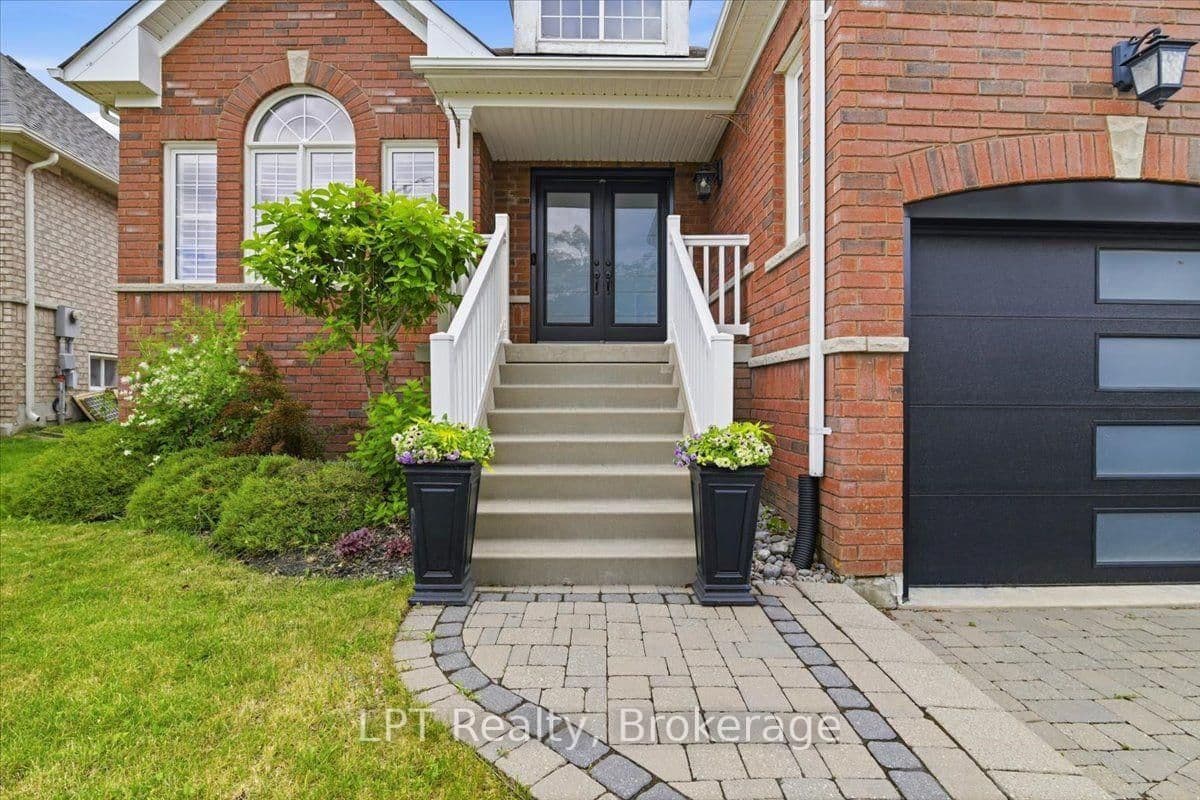 71 Laprade Square - Image 3