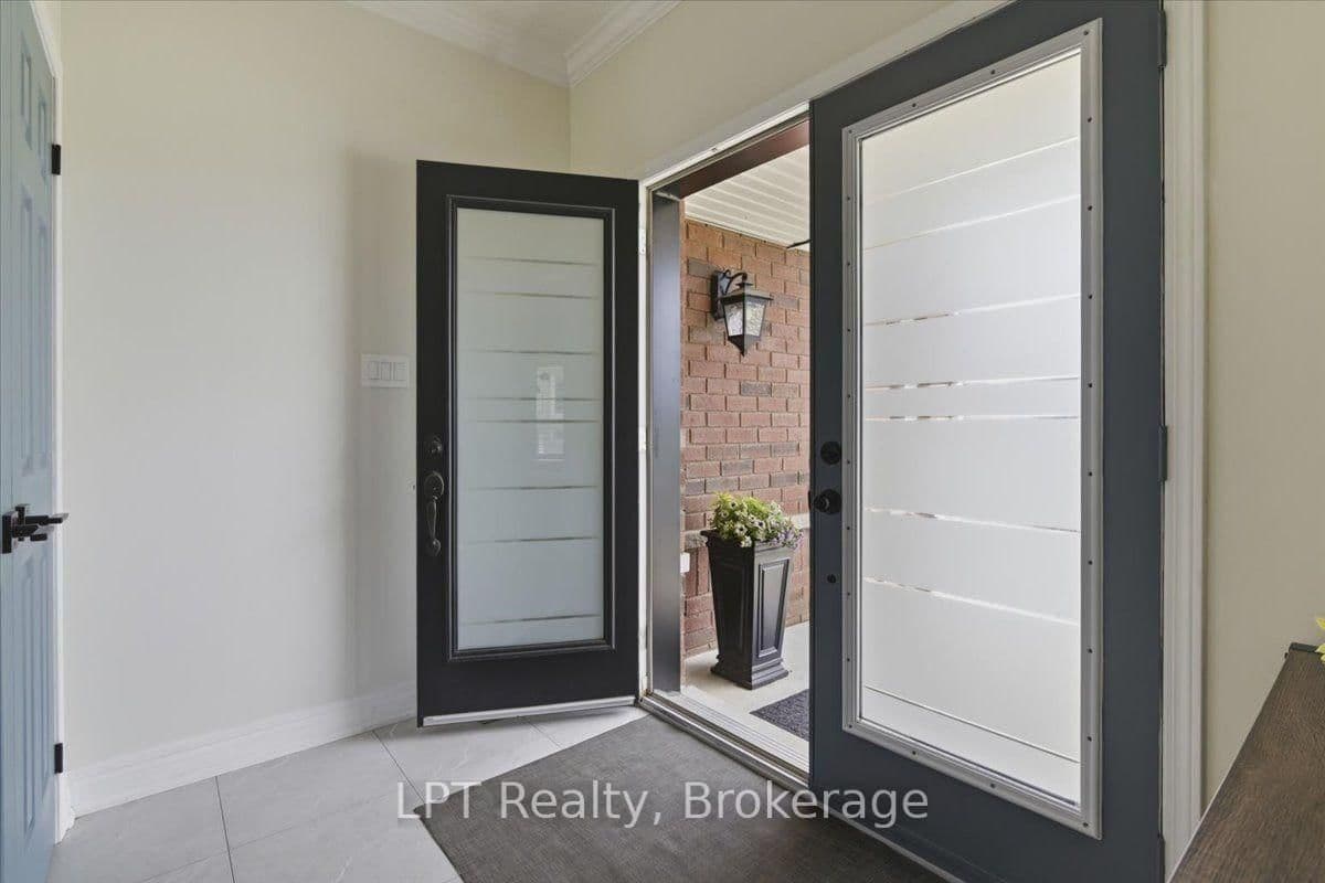 71 Laprade Square - Image 4