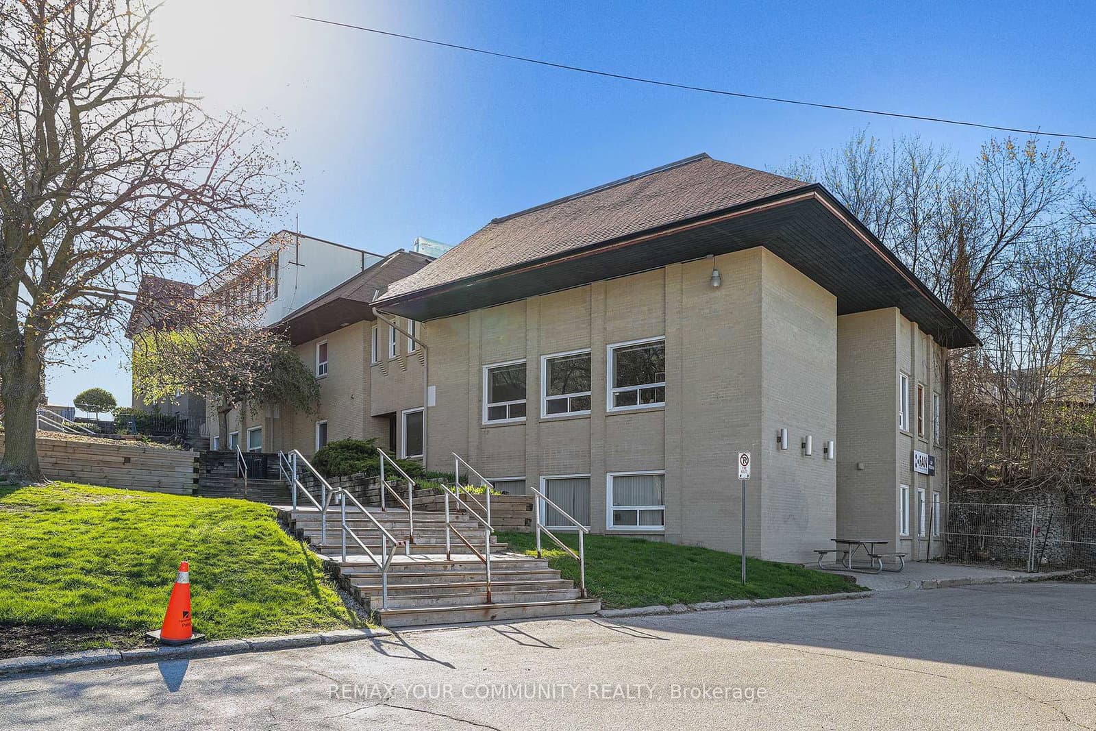 171 Main Street S - Image 6