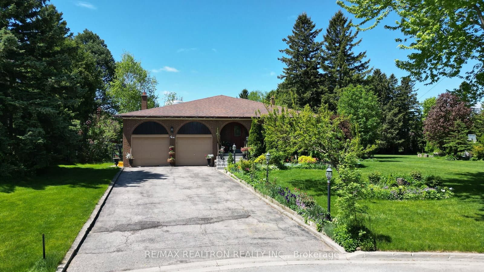 42 Banner Lane - Image 2