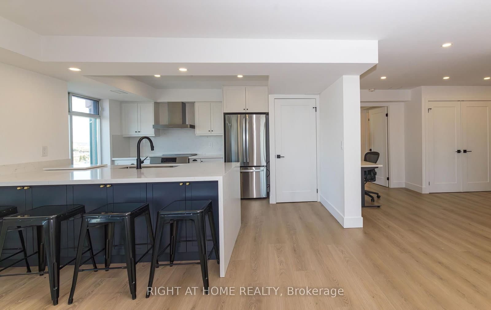 135 Pond Drive, Unit 1508-1509 - Image 4
