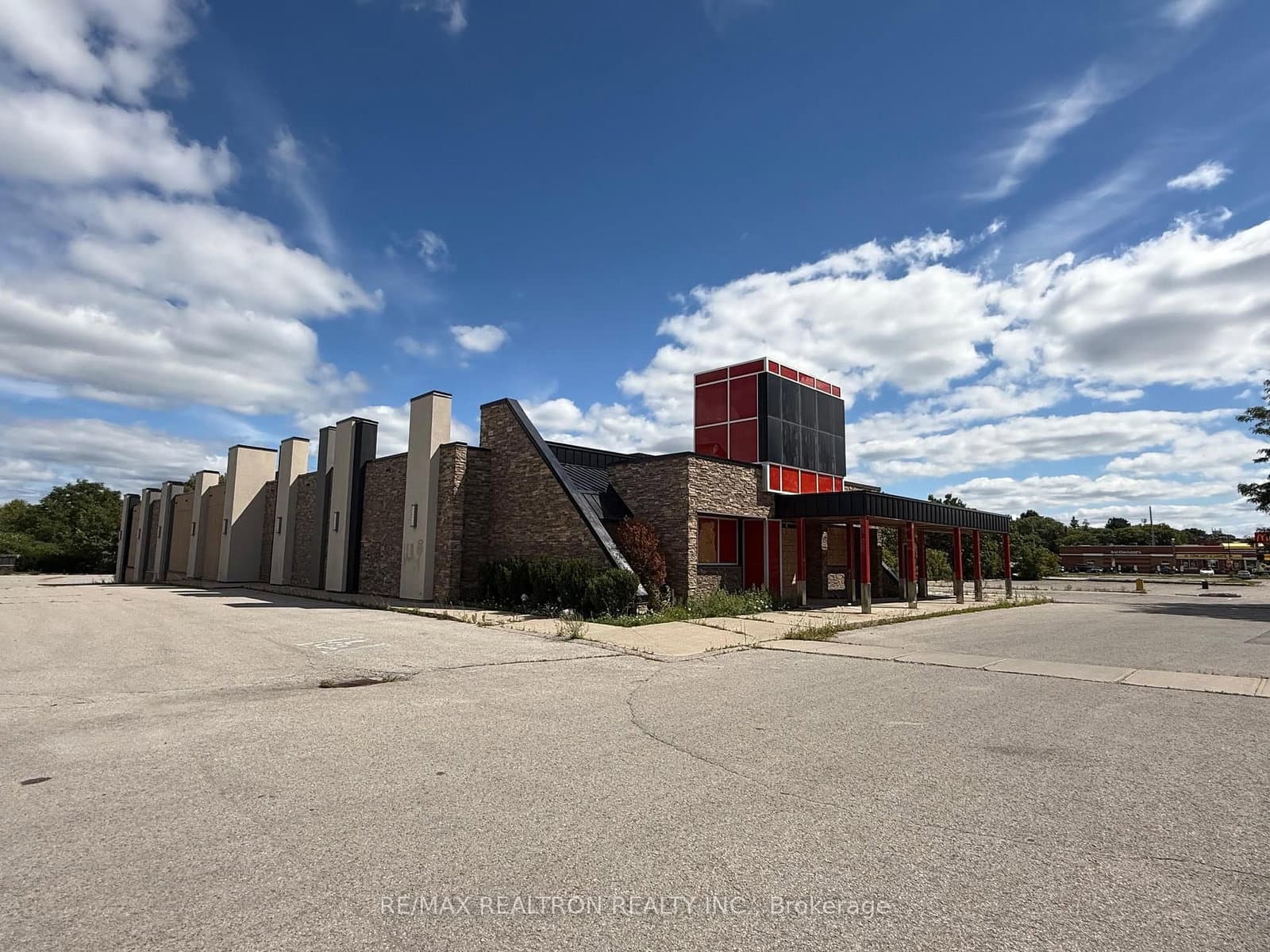 17215 Yonge Street - Image 3